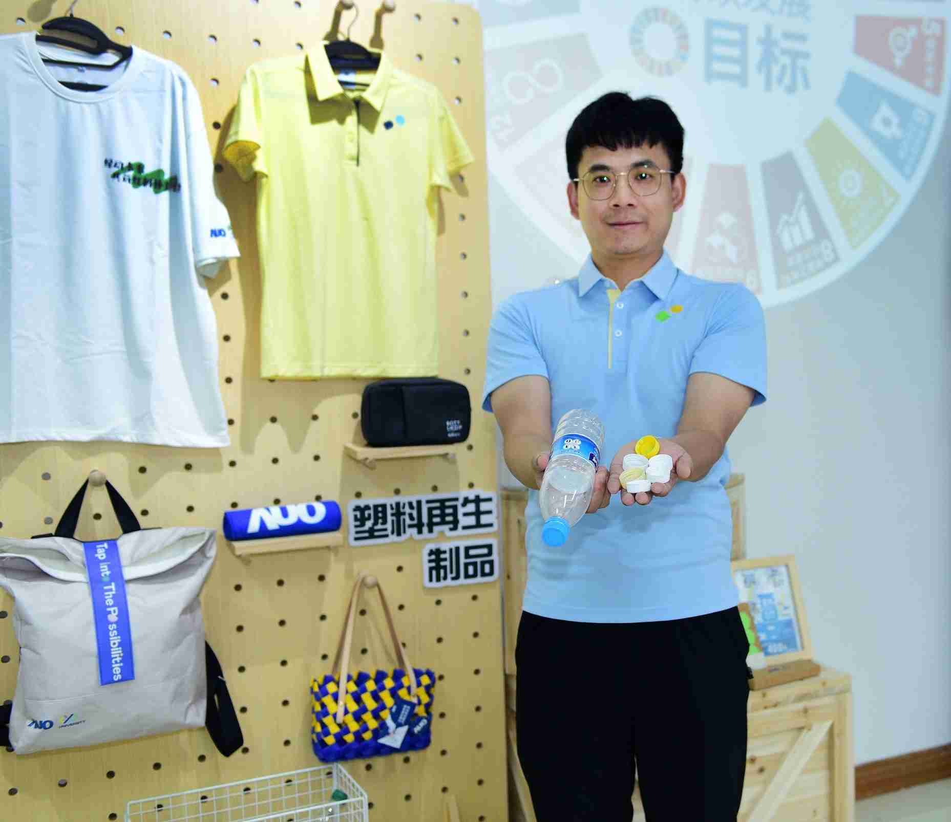 「2024智慧NG大舞台展」永续发展馆中，，，展示NG大舞台厦门驱动永续发展之成果，，包含将厂内废弃物再制为实用物品，，，，将永续发展理念深植于员工生活日常实践