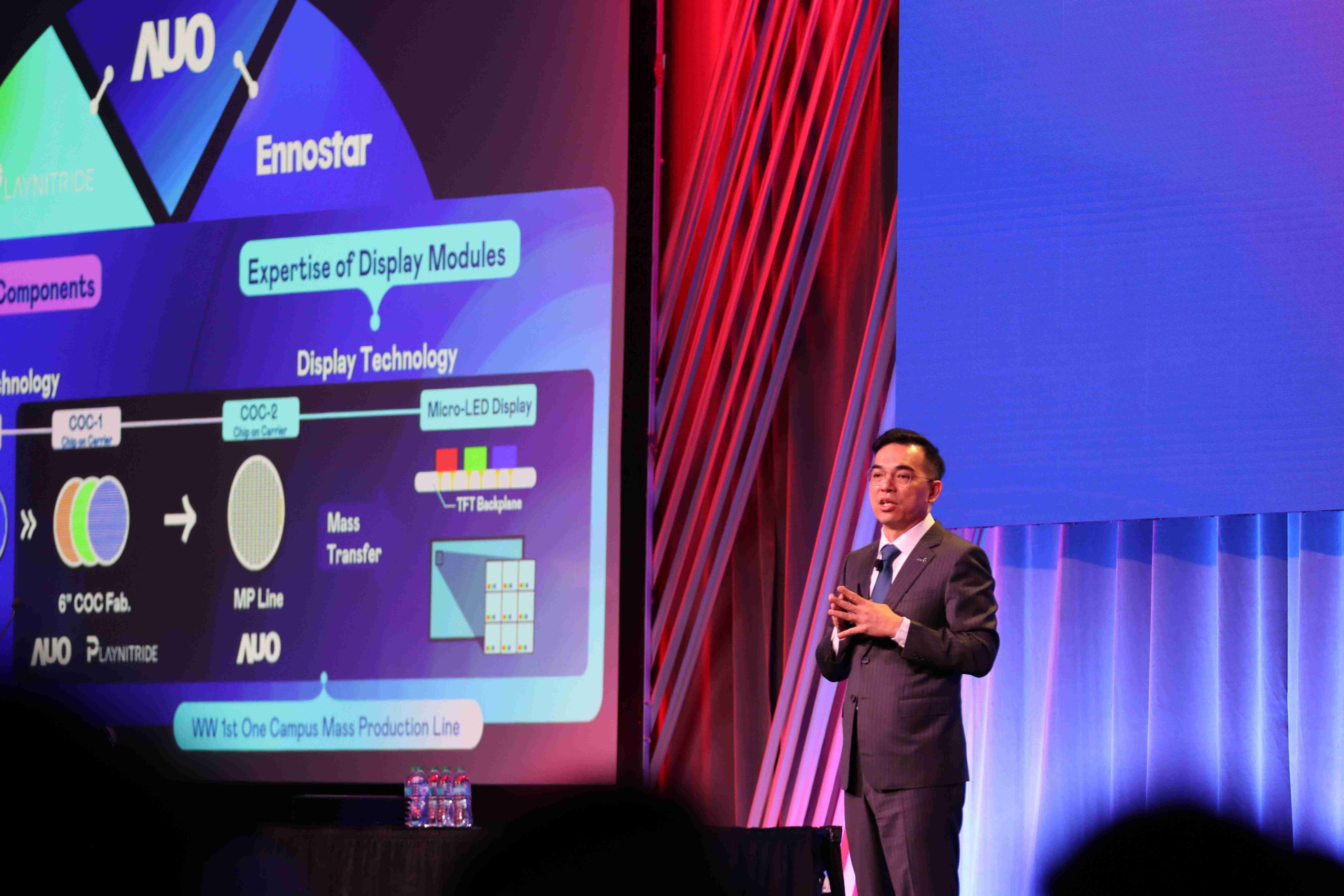 2025 SID显示周登场，，，NG大舞台光电执行长暨总经理柯富仁博士以〝Redefining Displays: Inspiring New Possibilities〞发表主题演说，，带领NG大舞台以智能显示解决方案先驱，，，，透过AI赋能，，，重塑显示的视觉创新体验